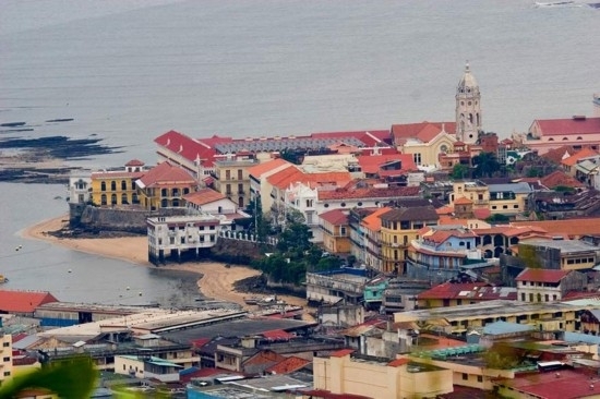 巴拿马：巴拿马政府为外来的退休人员提供了从公用事业到电影票等内容繁多的退休金领取计划。除了潮湿的空气 ...