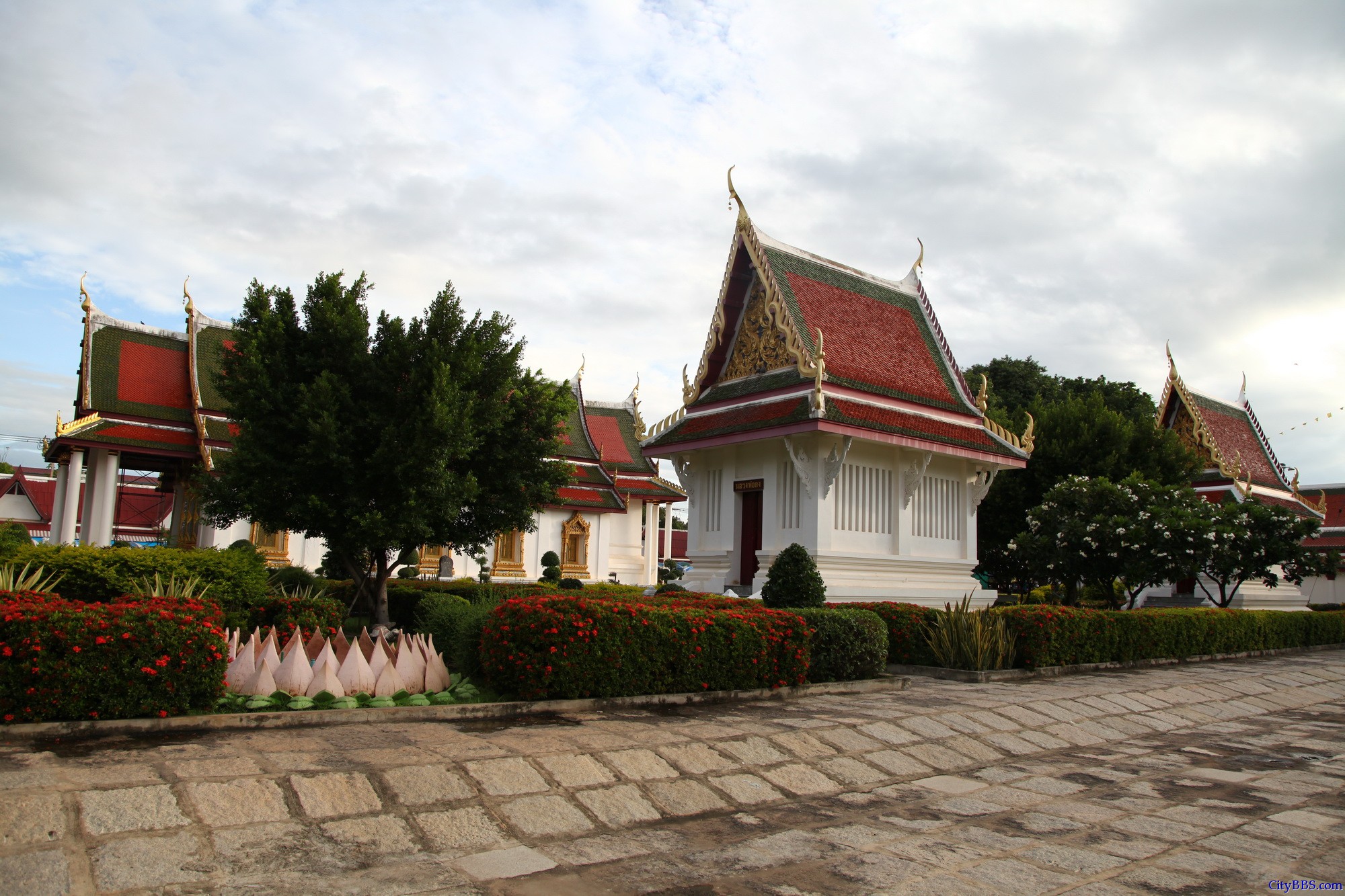 彭世洛(Phitsanulok)斯吗哈搭寺,当地称为Wat Yai(大庙) 彭世洛(Phitsanulok)斯吗哈搭寺,当地称为Wat Yai(大庙)