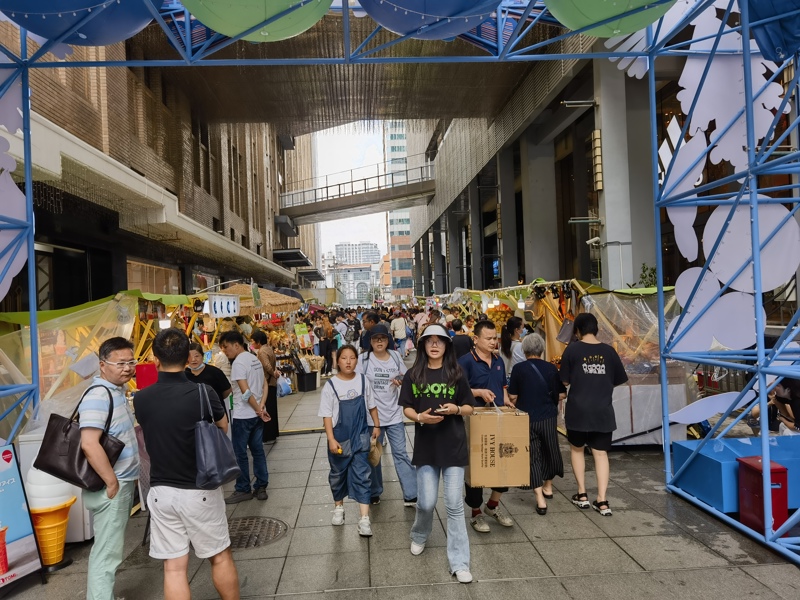 只要业态适合,步行街的支马路也有很高的人气 只要业态适合,步行街的支马路也有很高的人气