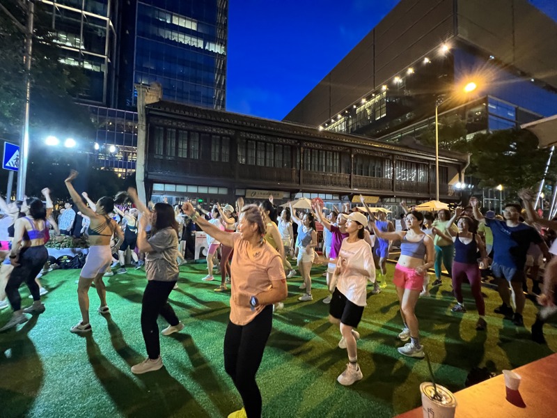 商场举办的互动活动很受消费者欢迎 商场举办的互动活动很受消费者欢迎