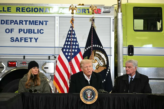 美国总统特朗普抵达北卡罗来纳州视察飓风“海伦妮”带来的影响 美国总统特朗普抵达北卡罗来纳州视察飓风“海伦妮”带来的影响