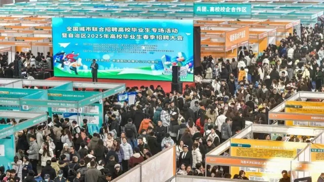 李小姐在收到实习岗位录取邮件后中断了付款,因为她觉得自己上当了 李小姐在收到实习岗位录取邮件后中断了付款,因为她觉得自己上当了