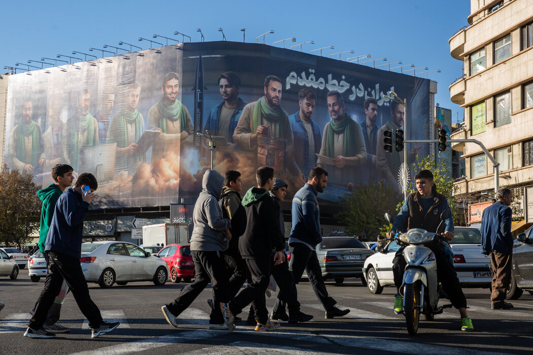 去年在德黑兰街头看到的宣传画,画中有研制出该国第一枚高超音速弹道导弹的伊朗科学家 ... 去年在德黑兰街头看到的宣传画,画中有研制出该国第一枚高超音速弹道导弹的伊朗科学家 ...