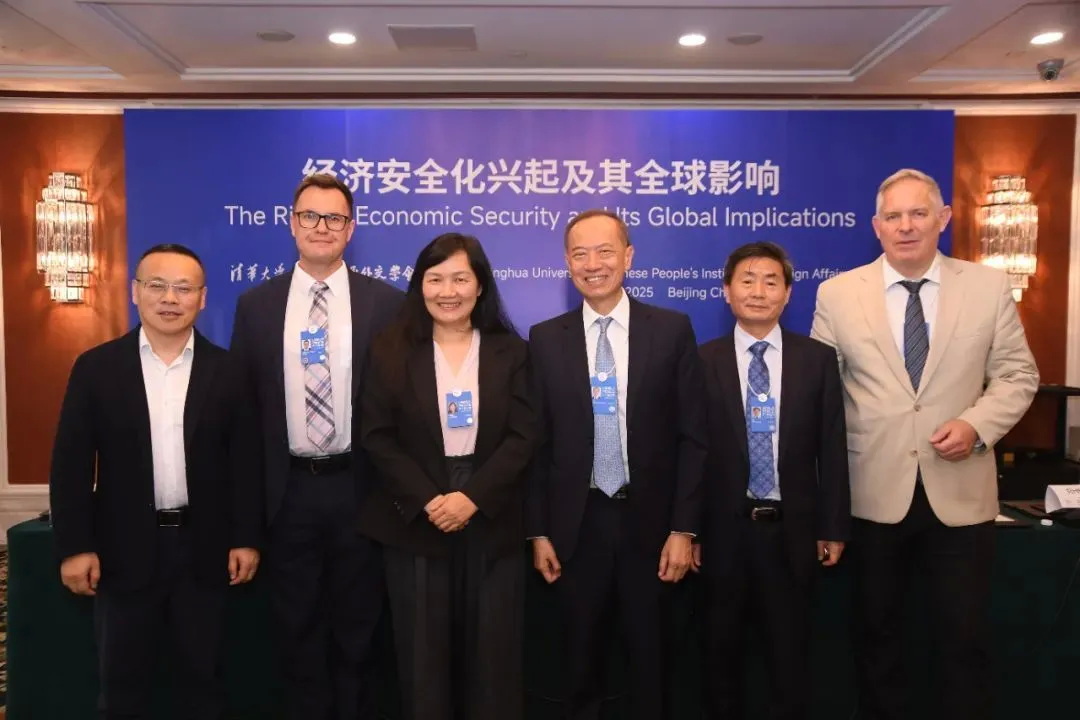 小组成员会后合影 小组成员会后合影