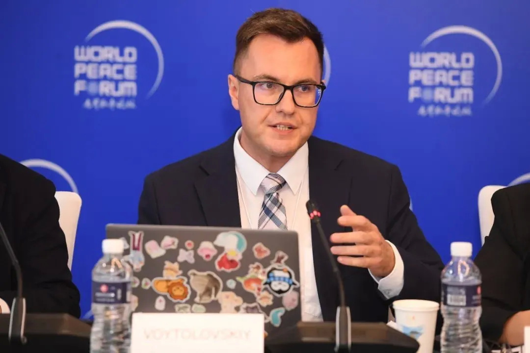 俄罗斯科学院普里马科夫世界经济与国际关系研究所主任费奥多尔·沃伊托洛夫斯发言 ... 俄罗斯科学院普里马科夫世界经济与国际关系研究所主任费奥多尔·沃伊托洛夫斯发言 ...