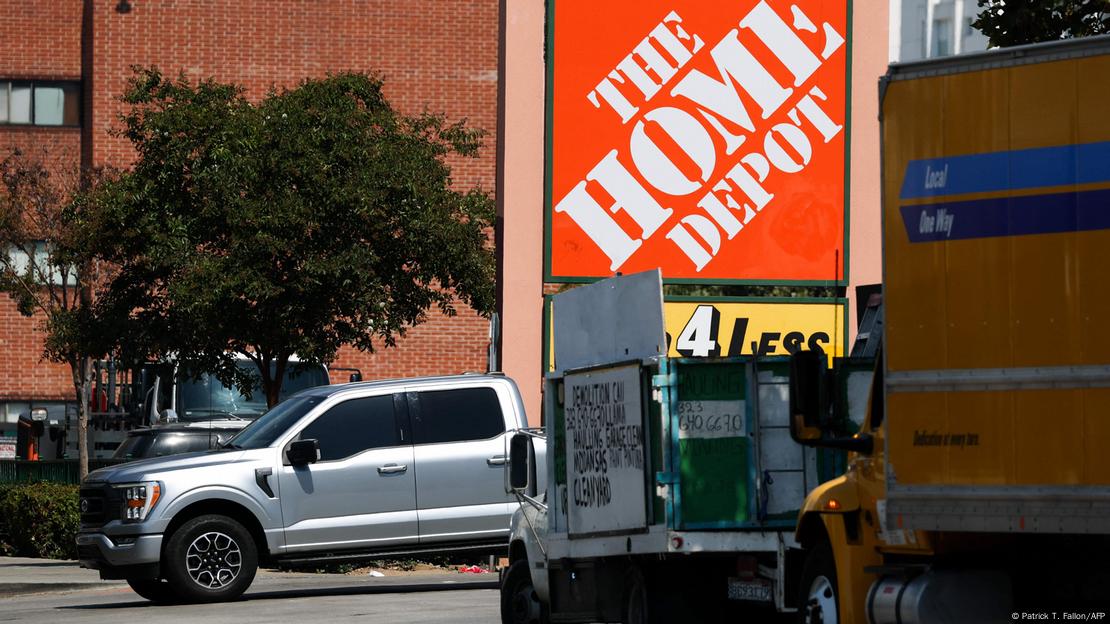 最近ICE专门针对在Home Depot门口等工作的,刚刚从拉美来到美国没有身份的移民 ... 最近ICE专门针对在Home Depot门口等工作的,刚刚从拉美来到美国没有身份的移民 ...