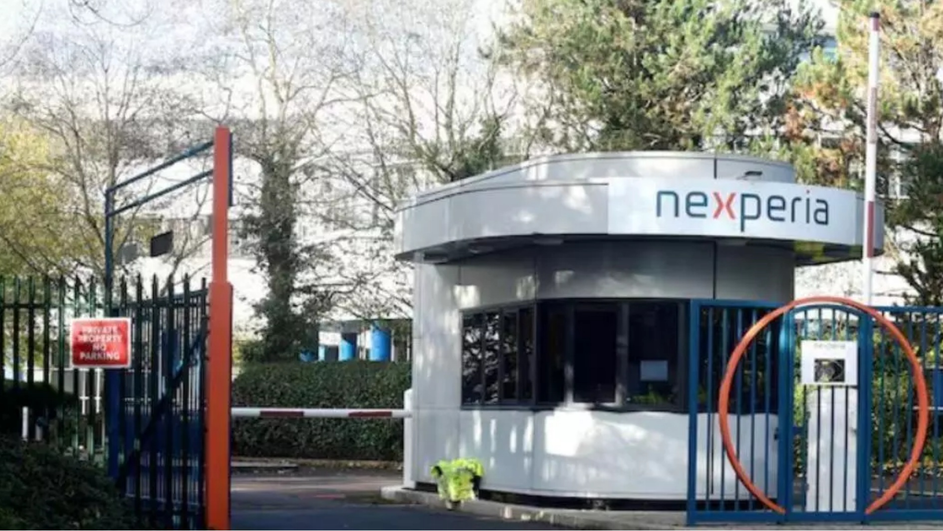 英国威尔士纽波特，安世半导体旗下微芯片生产商Newport Wafer Fab工厂正门一景 ...