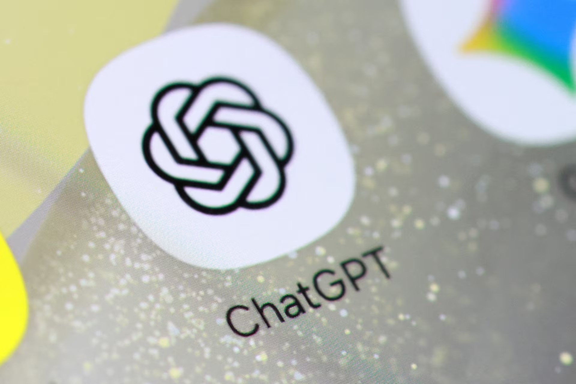 智能手机上的 ChatGPT 应用图标 智能手机上的 ChatGPT 应用图标