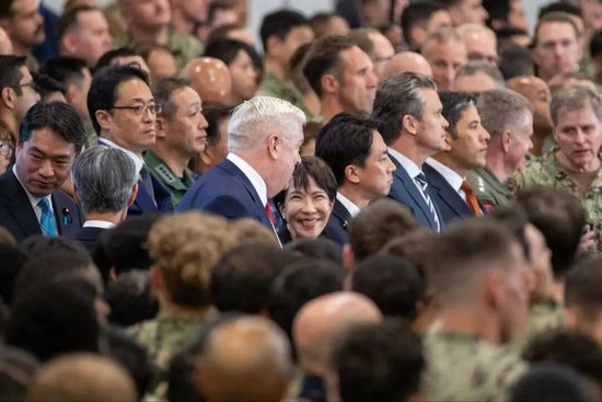 高市早苗欢迎特朗普 高市早苗欢迎特朗普