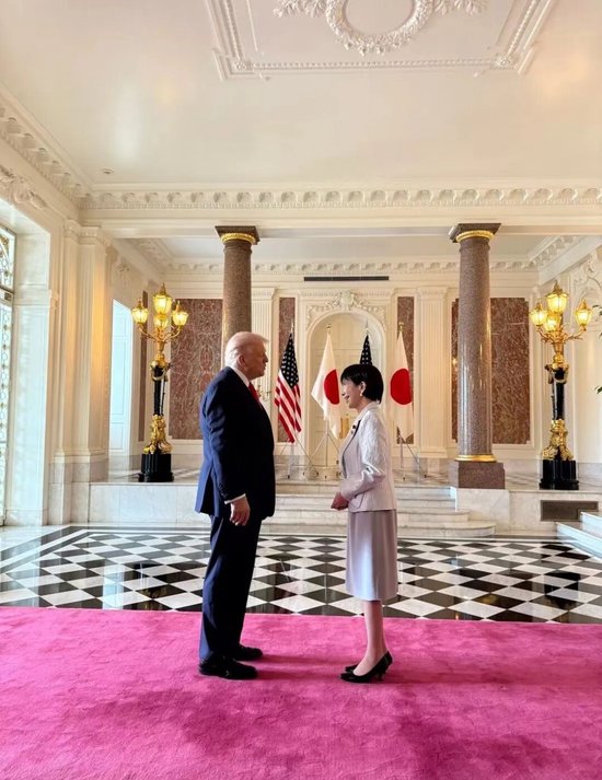 高市早苗欢迎特朗普 高市早苗欢迎特朗普