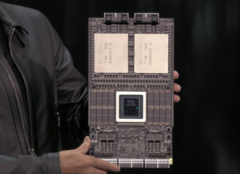 黄仁勋也在现场展示了英伟达截至2028年的GPU路线图.jpg 黄仁勋也在现场展示了英伟达截至2028年的GPU路线图.jpg