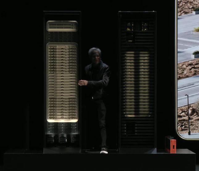 英伟达的液冷AI服务器机架 英伟达的液冷AI服务器机架